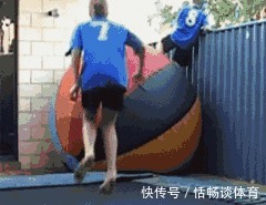 |搞笑GIF趣图段子:主任愣了一下说,舌头伸出来我看看