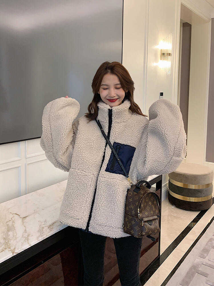 冬天 比大衣暖和,比羽绒服时尚,冬天的羊羔毛外套比想象更漂亮
