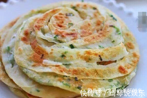 香酥|早餐不爱吃馒头，教你做咸香酥脆的油饼，喷香好吃，隔天吃一次
