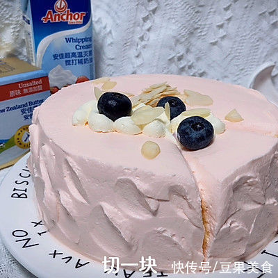 #安佳佳倍容易圣诞季#紫薯芋泥爆浆蛋糕,冰淇淋口感