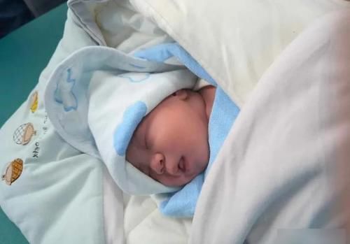 母乳喂养难题多，母乳之路如何正确饮食？