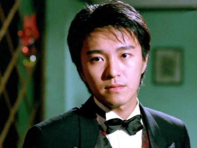 沈腾两次在《王牌》上穿背心逗笑观众,其实这个创意来自周星驰!