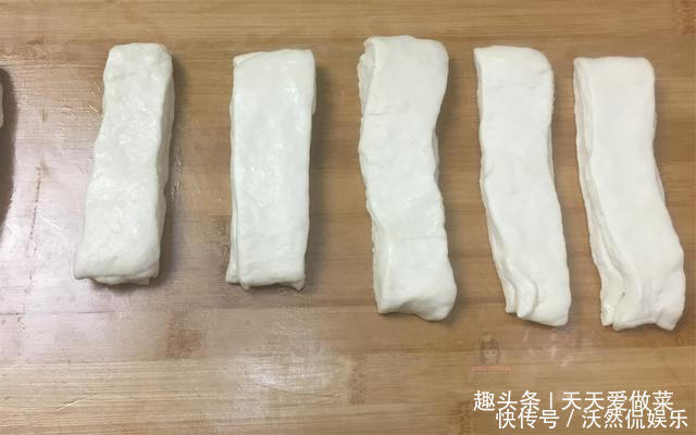 配方|炸油条加酵母是不完全对的,老阿姨教你正确配方,蓬松酥脆太香了