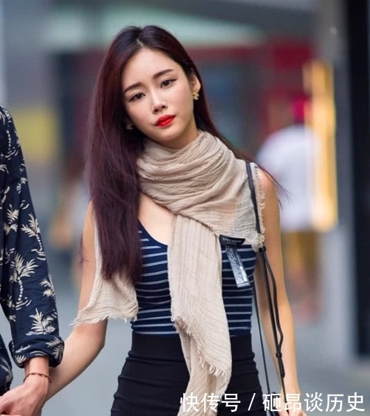 街头|街头美拍,气质成熟华丽的靓丽美女,穿搭美轮美奂