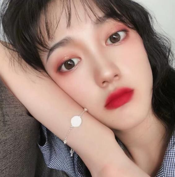 死皮|香肠嘴想变成“樱桃嘴”,女生可以坚持这3件事,效果百试百灵