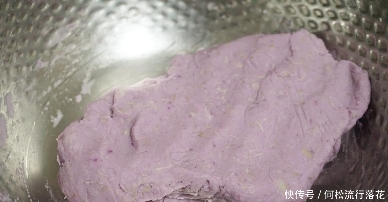 金黄诱人的香酥芋头卷,2个小技巧,在家轻松就做好,不信你看看