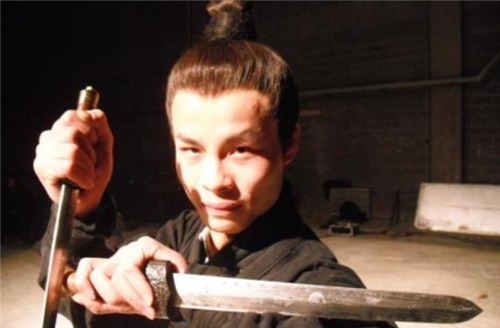 削铁如泥|古人锻造的宝剑为何能做到削铁如泥?史学家:因为削的根本不是铁