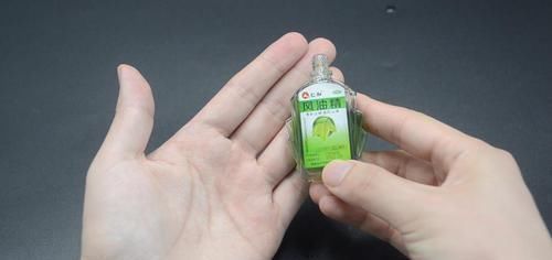 飞虫|家里有风油精的都该看看，好多人还不当个事，看后抓紧转告家里人