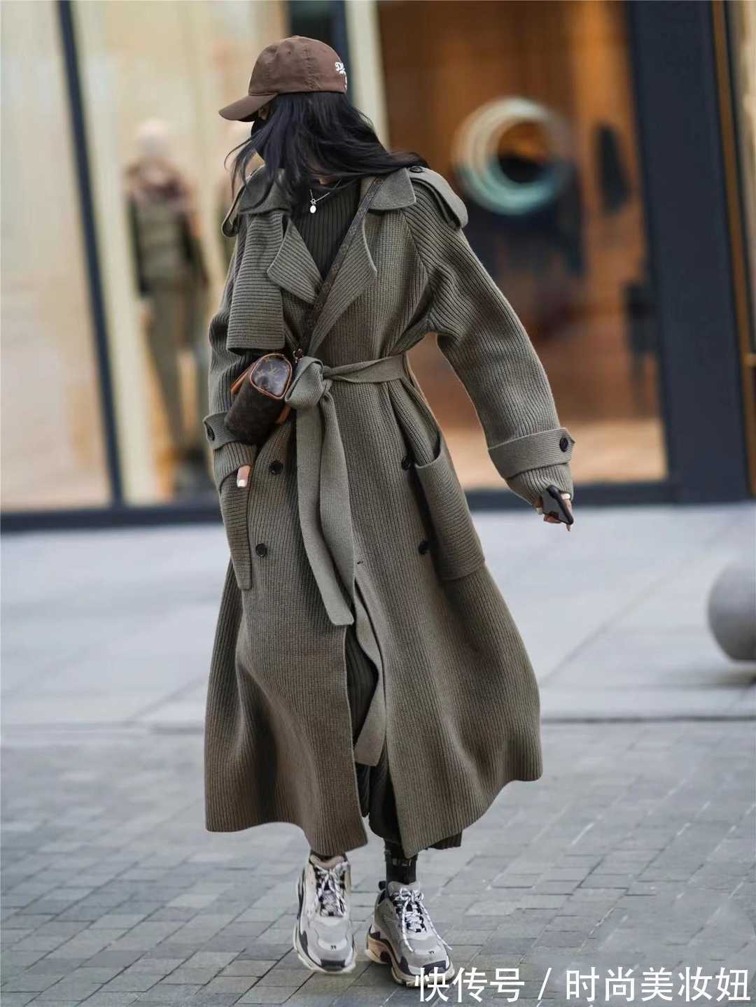 羽绒服 “长外套”到底怎么穿才高级?原来时髦精都这么穿,又飒又美