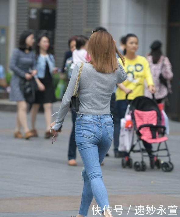  女人|干净清爽，非常有质感的一条牛仔裤，穿出清新女人格调！