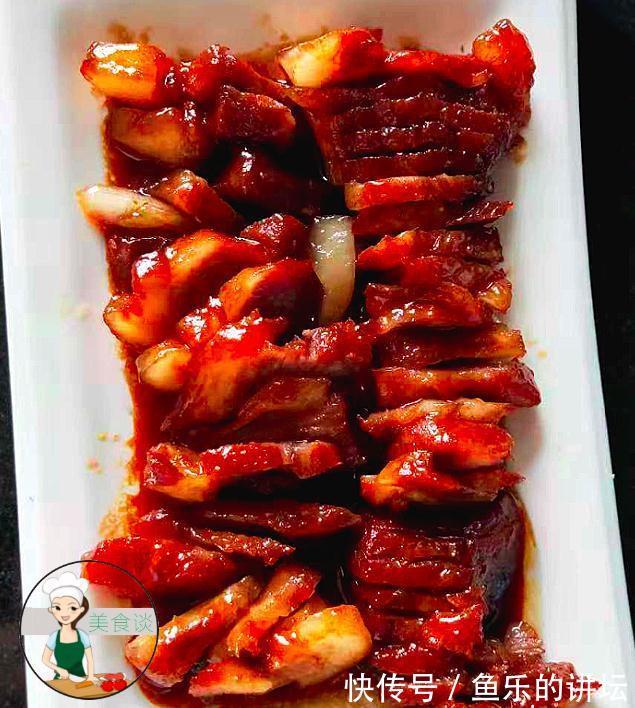 把梅头肉腌制一晚上,放进电饭锅,不加水直接焖,香到渣都不剩下