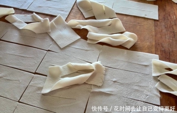 婆婆露一手,过年的小零食,酥脆又可口,这么简单,1看就会了