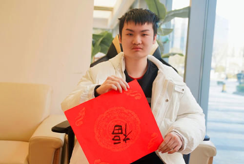 RNGM拍下猫神等三名冠军选手，组成全明星阵容，一位置成漏洞