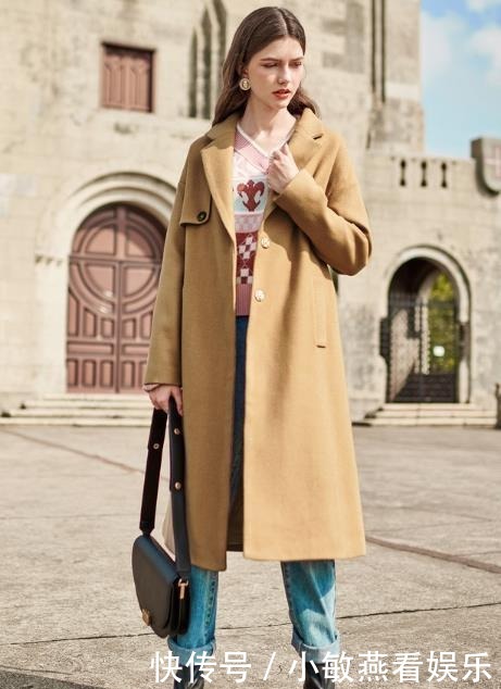 女人到了40岁,冬天穿大衣时,鞋子建议穿这3种,时髦更有档次