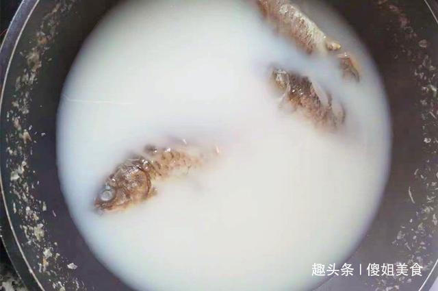 无论煮什么鱼汤,最忌直接下锅煮,少了这1步,鱼汤不鲜,腥味重