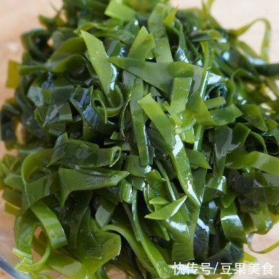 凉拌海带苗健康营养、不油不腻，一家人晚饭吃真舒服