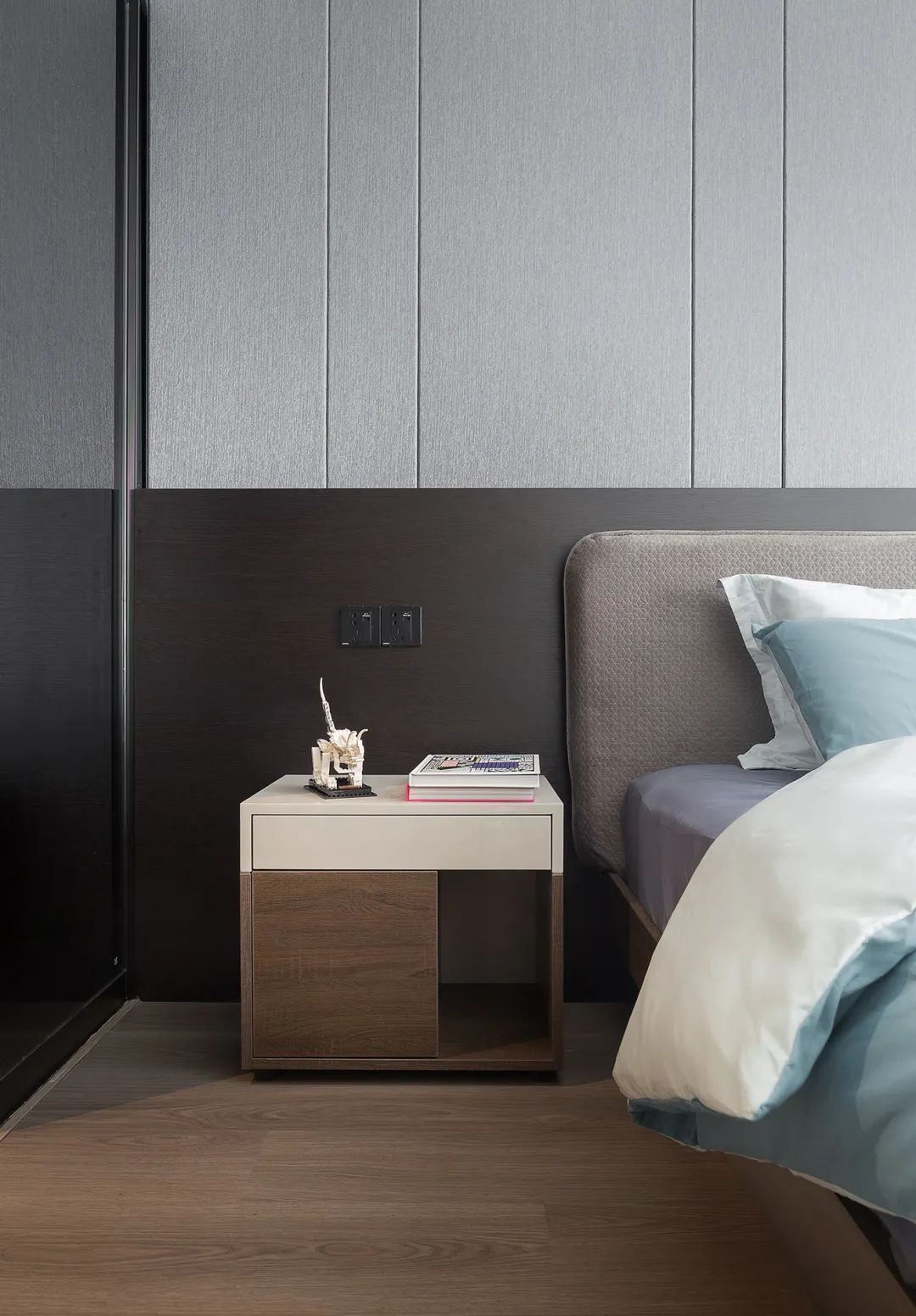 布置|125㎡现代黑白灰+木质感,简雅舒适无主灯,品质生活好自然