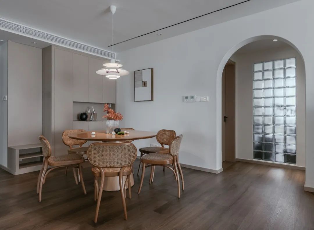 146㎡现代简约设计风格，打造南北朝向的明亮空间|黄石装修 | 过道