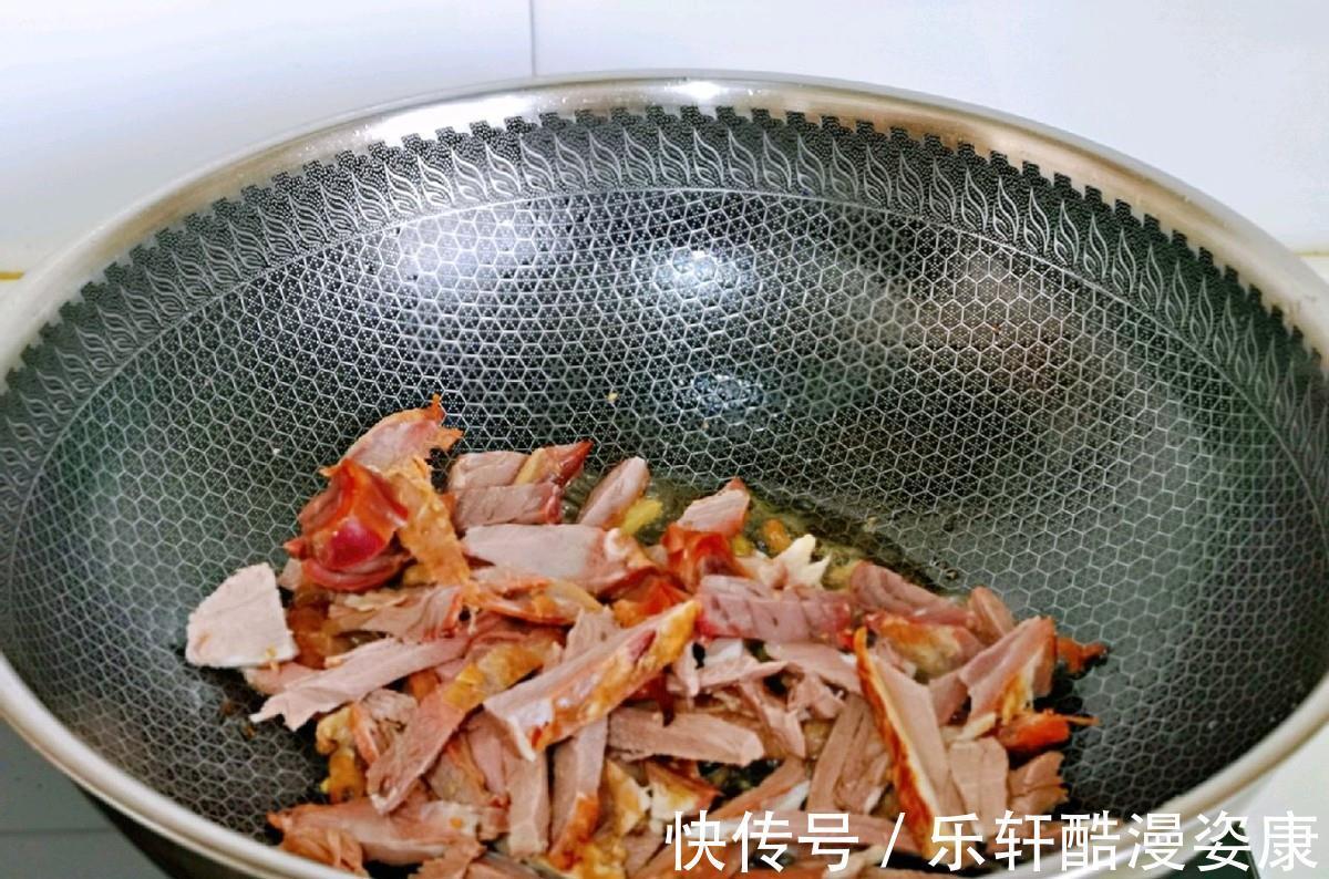 蒜比肉还好吃香喷喷的金蒜子炒羊肉，无水无油，好吃到爆