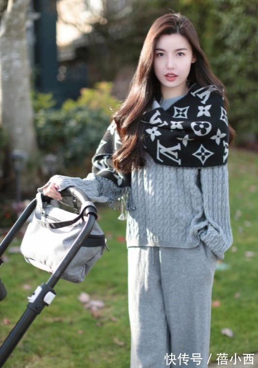 卷发 早春建议多穿“毛衣”,搭配阔腿裤的技巧+思路在这里,显瘦显高