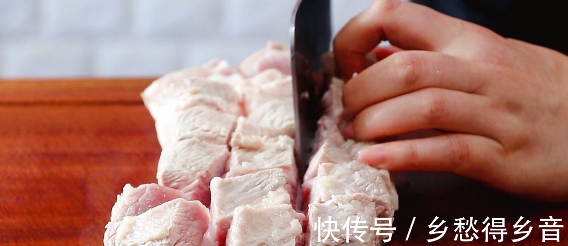 锡箔|脆皮五花肉的家常做法,搭配甜辣酱,开胃又解腻,特别的好吃!