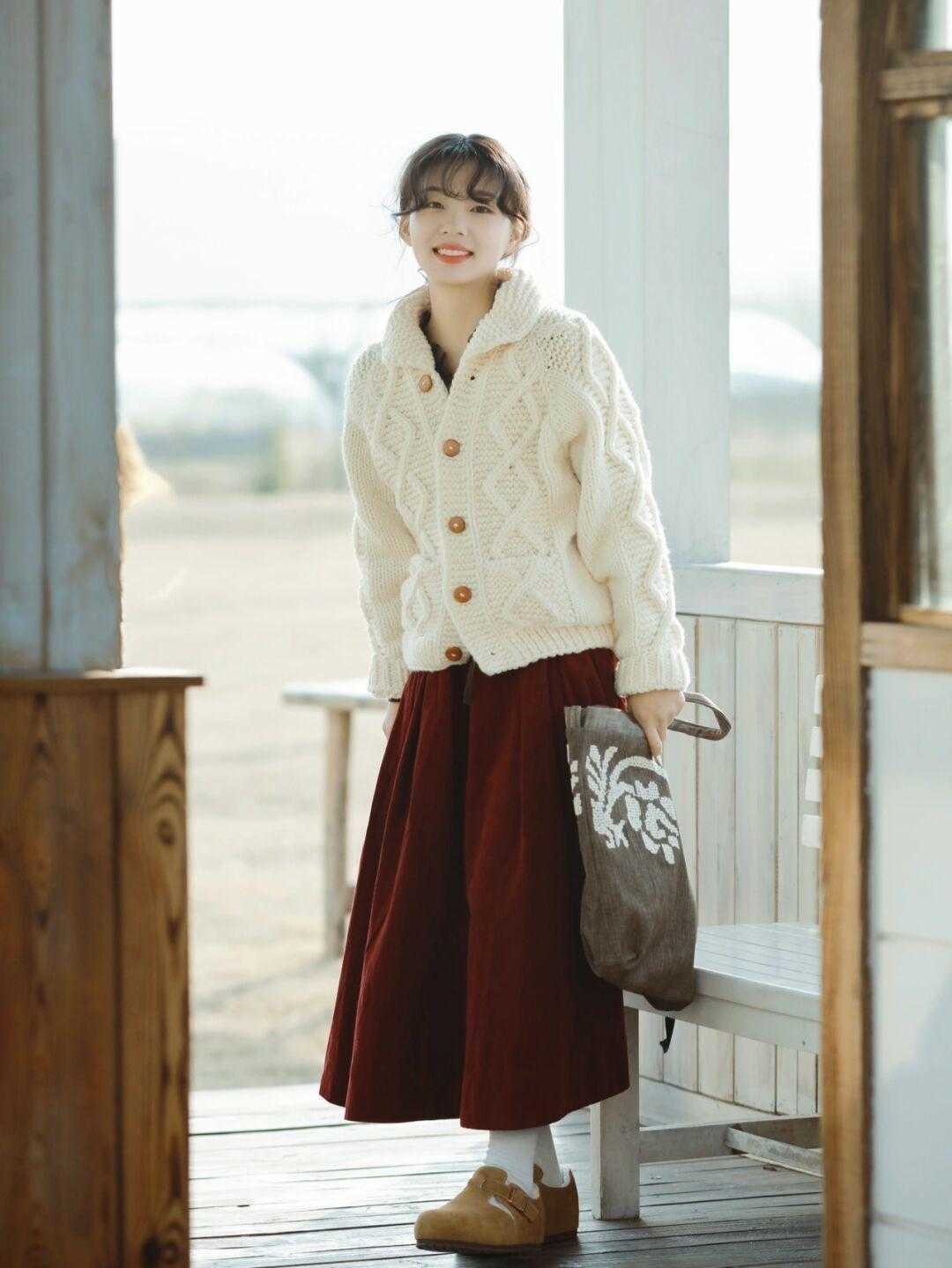 打底衫 临近新年!别再穿松垮无形的单品了!这几件干练又保暖的衣服,最好看