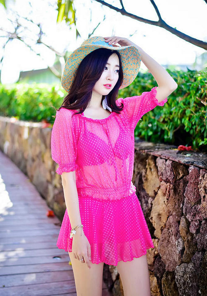 青春|街拍，泳衣让你更加有自信，轻松驾驭尽显美好曲线，充满青春时尚