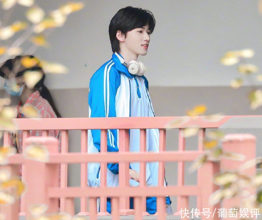 路透|《萌探》最新路透，以為宋亞軒夠養眼，卻被穿校服的劉耀文帥迷糊