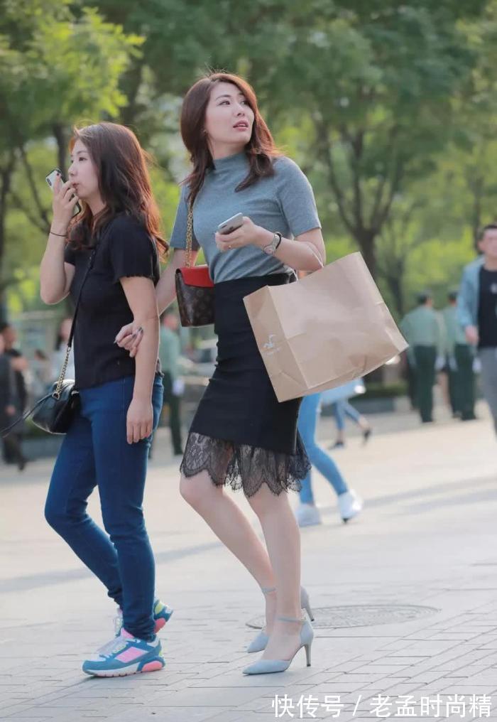 气质高雅|街拍:气质高雅身姿迷人的极品美妇,大高个穿什么都是那么好看!