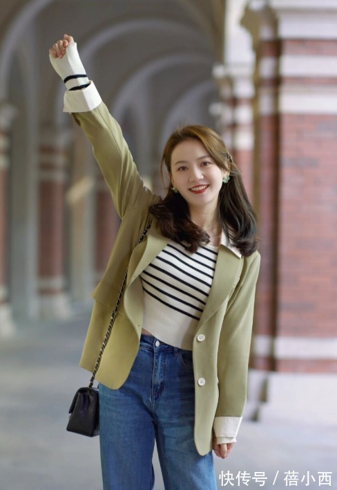 搭配 这才是30、40岁普通人的穿衣典范,自信优雅,基础款穿出高级感