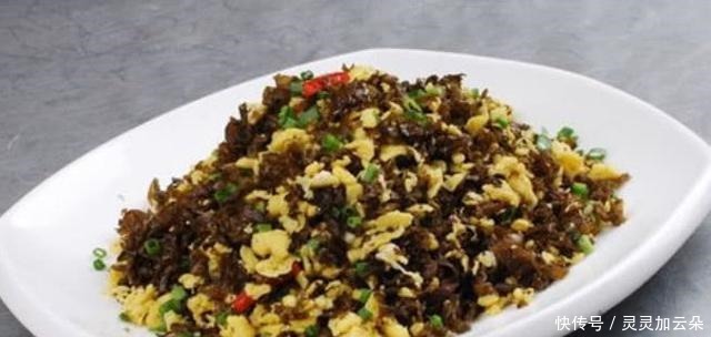 春季,鸡蛋和它是绝配,简单炒一炒,营养互补,实在太香了!