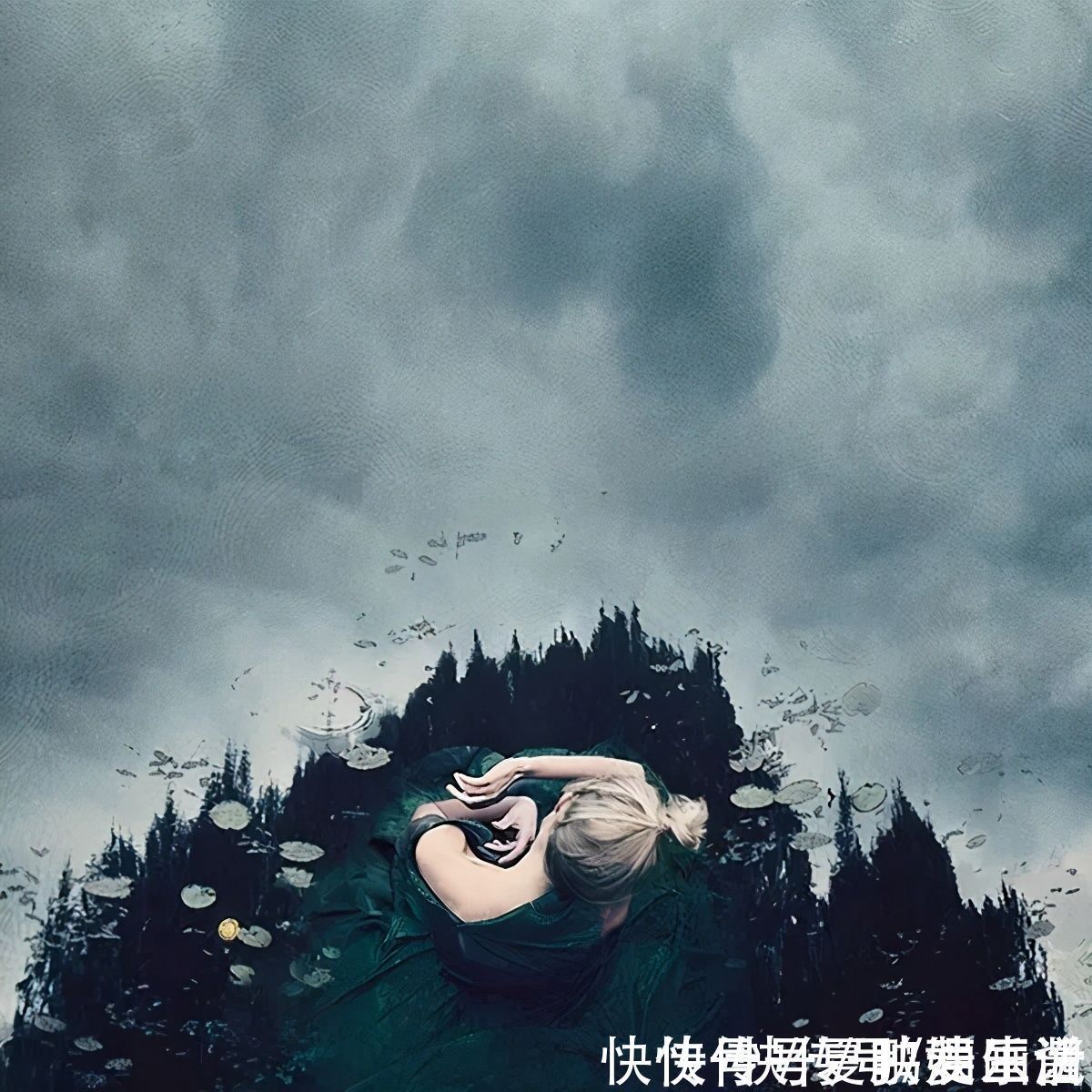 骑自行车|这画面真是绝了,女孩横躺在水里骑自行车,让人看上一眼就忘不了