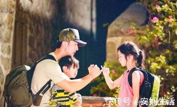 喝牛奶|双胞胎妈妈让姐姐喝牛奶,妹妹喝豆浆,一年后的差距太明显了