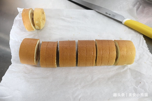 教你制作原味戚风蛋糕卷不裂不粘方法,步骤详细,保证你一学就会