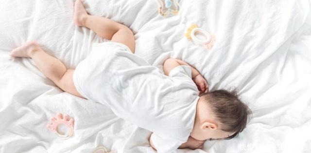 小宝宝|孩子正熟睡,妈妈掀开被子一看妈呀,睡姿太奇葩了!看完已笑喷!
