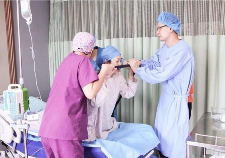 医生|孕妈顺产,家属大张旗鼓,来了14个,宝宝降生后医生才明白情况