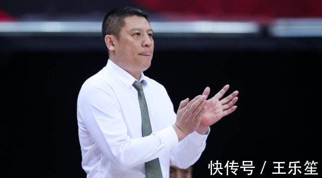 川军|四川男篮主帅频遭质疑,可他从不辩解,一句话让所有人动容