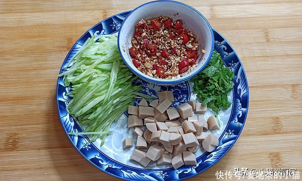 麻辣|夏天炎热，可以尝试一下这道凉拌泡面的神仙吃法，鲜香麻辣爽口