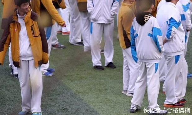 攀比|中学生之间有了攀比新方式:穿着统一的校服,脚上却踩着名牌鞋子