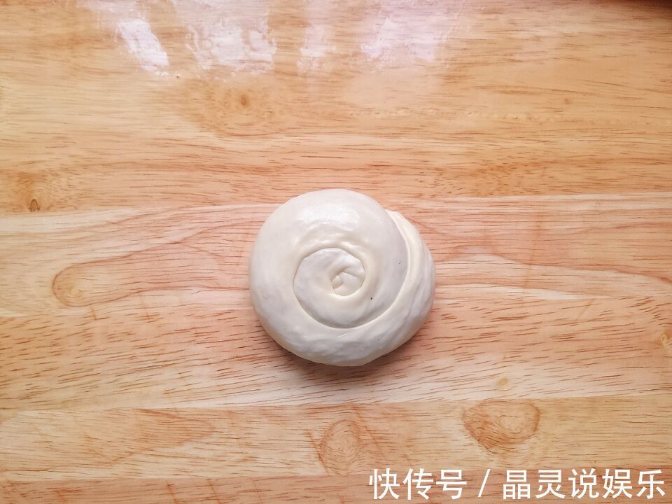 醒面时多加一步,做好的烙饼皮薄如纸,外脆里香,比买的还好吃