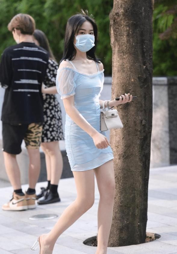 小脚丫|邻家妹妹穿“塑料袋”都好看,配上16cm高跟鞋,小脚丫更是重点