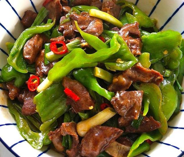 青椒|家里条件允许的话,隔三差五吃点这东西,营养比牛羊肉还高