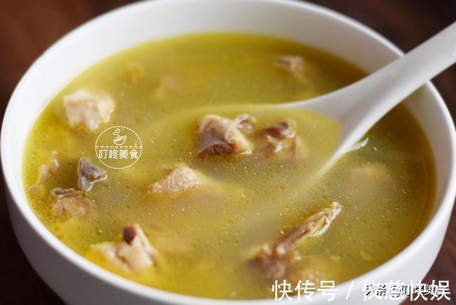 鸡汤|炖鸡汤时,别直接下锅炖,学会这个窍门,鸡肉嫩滑不柴,汤更香