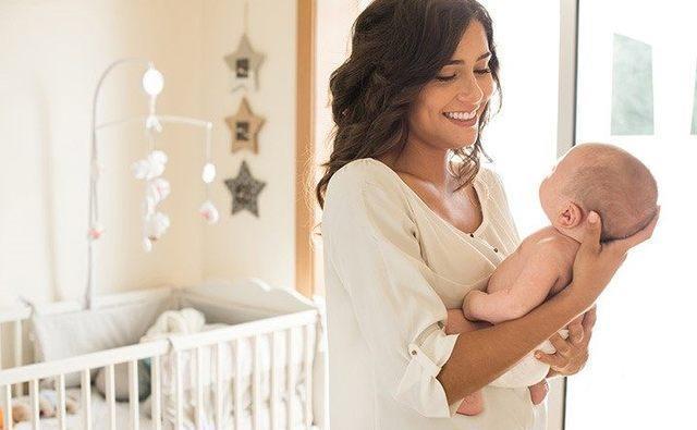 父母|经常被抱的孩子,和经常躺着的孩子谁更健康?医生:两者差距明显