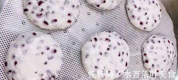 这小饼，不煎也不炒，几分钟就做好营养很高，小姐姐吃最好了！