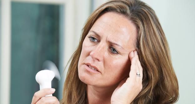 症状|40岁后女人没有4种症状,说明卵巢还年轻,更年期不容易“来”!