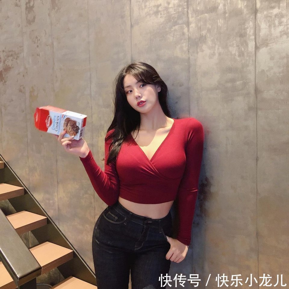 优雅 女人的精致与优雅需要修炼,穿搭模板在下面,基础款也要穿有质感