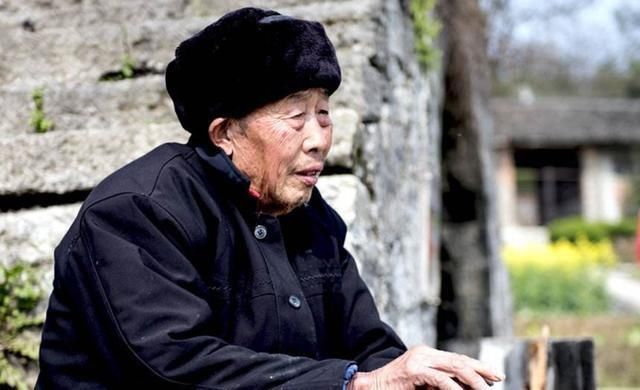 李雨|“不后悔,爷爷很爱我”为见爷爷最后一面,12岁男孩考场交白卷