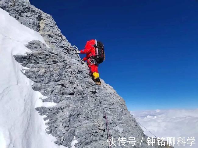 登山|珠峰著名的遗骸：绿靴子，已成登山地标，时隔20多年为何不安葬？