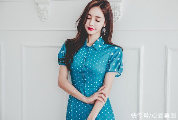 琉璃|女神孙允珠高清时尚搭配：琉璃湖泊藻蓝斑点花褶鱼尾裙